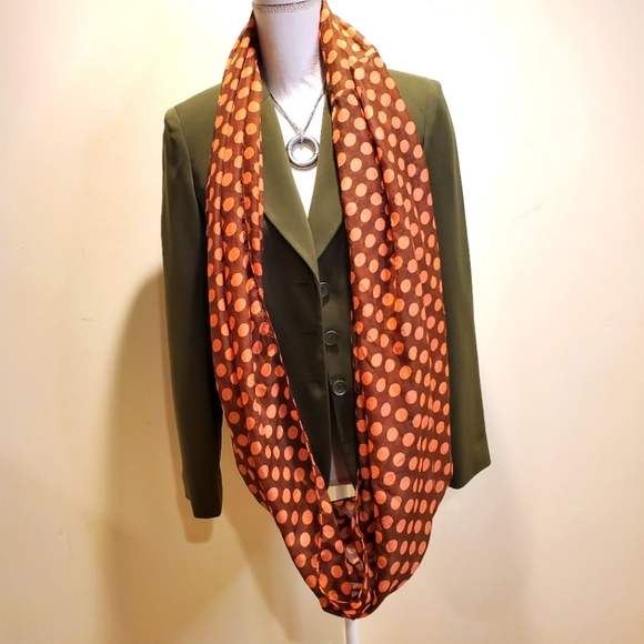 Polka dot Brown Neck scar - Picture 1 of 3